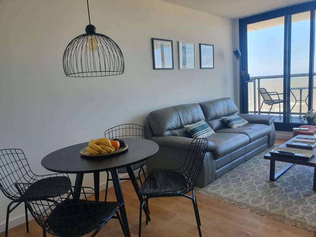 Modern First Line Beach Uy Apartment